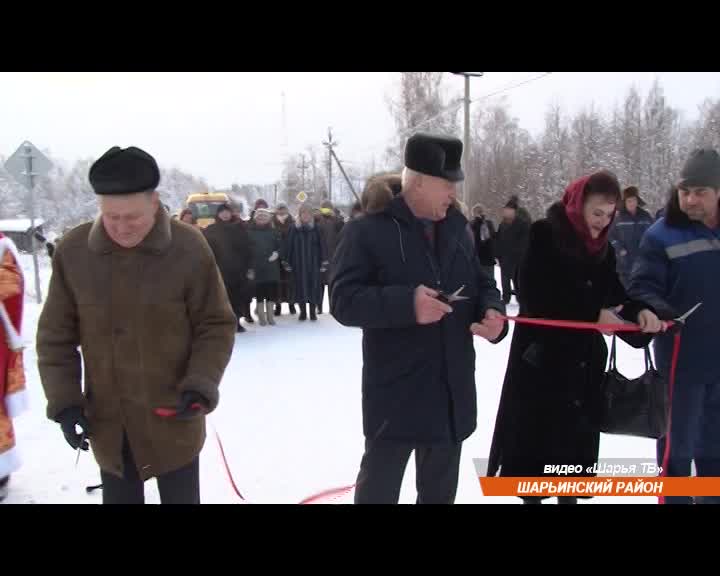 В Костромской области новую дорогу пришли открывать Дед Мороз и Снегурочка