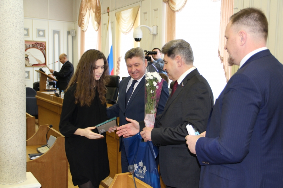 Костромская областная Дума вручит стипендии лучшим студентам