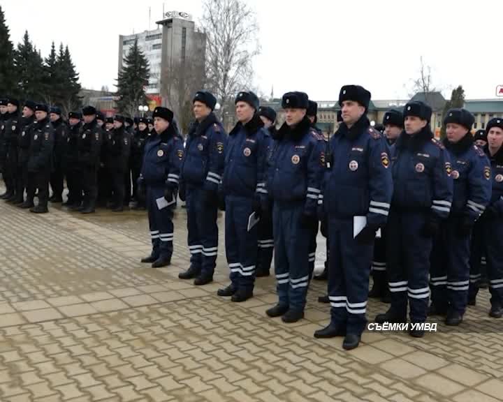В Костроме прошел гарнизонный строевой смотр сотрудников полиции