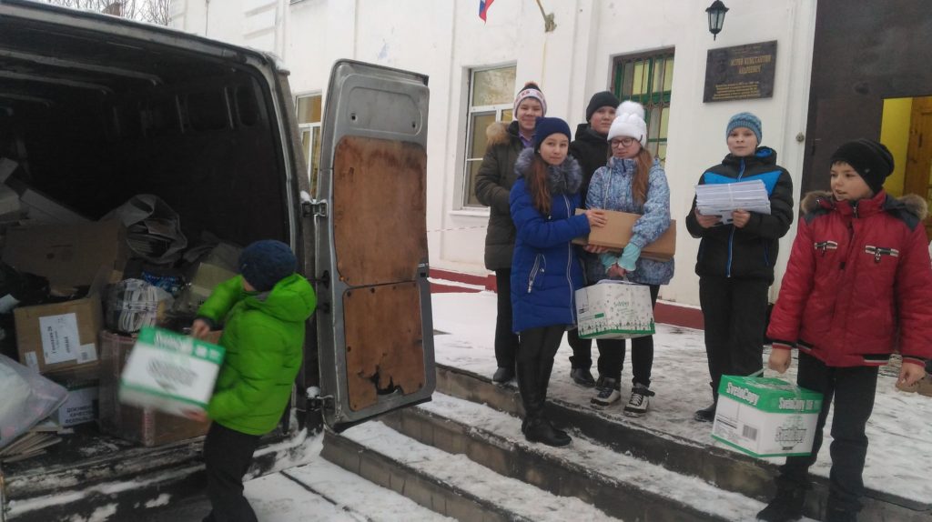 Сбор макулатуры объявили волонтеры молодежного центра в поселке Антропово Костромской области
