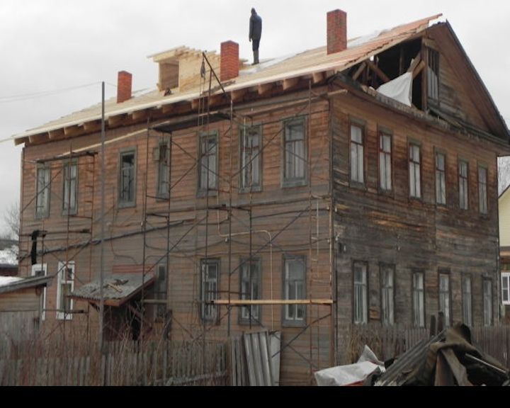 По программе капремонта в п. Вохма Костромской области завершают реконструкцию жилого дома
