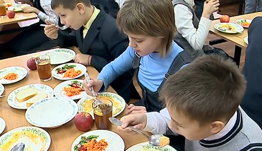 С сентября в школах Костромской области планируют ввести бесплатное горячее питание для всех учеников начальных классов
