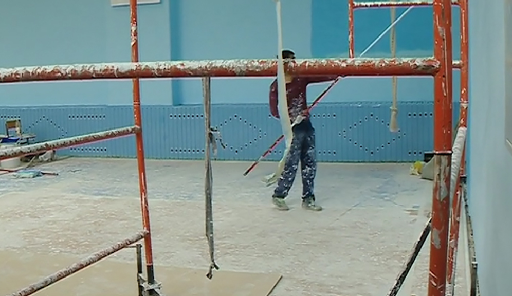 В Антропово ремонтируют борцовский зал
