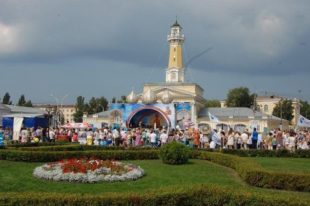 Рождения костромы. Жители Костромы фото. День рождения в Костроме фото. Кострома в наши дни фото. Можно в Костроме на день рождения.