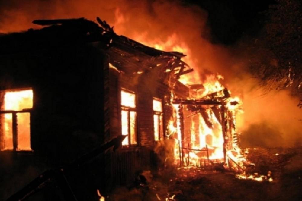 Пожар в Вохомском районе унес жизни двух женщин и ребенка