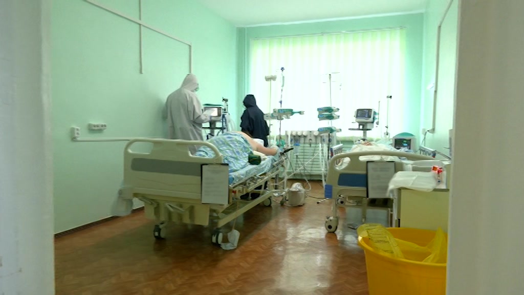 В реанимации второй окружной больницы Костромы идёт борьба за жизнь 25-ти пациентов