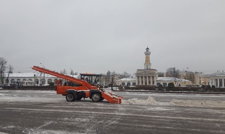 В Костроме началась расчистка улиц и тротуаров