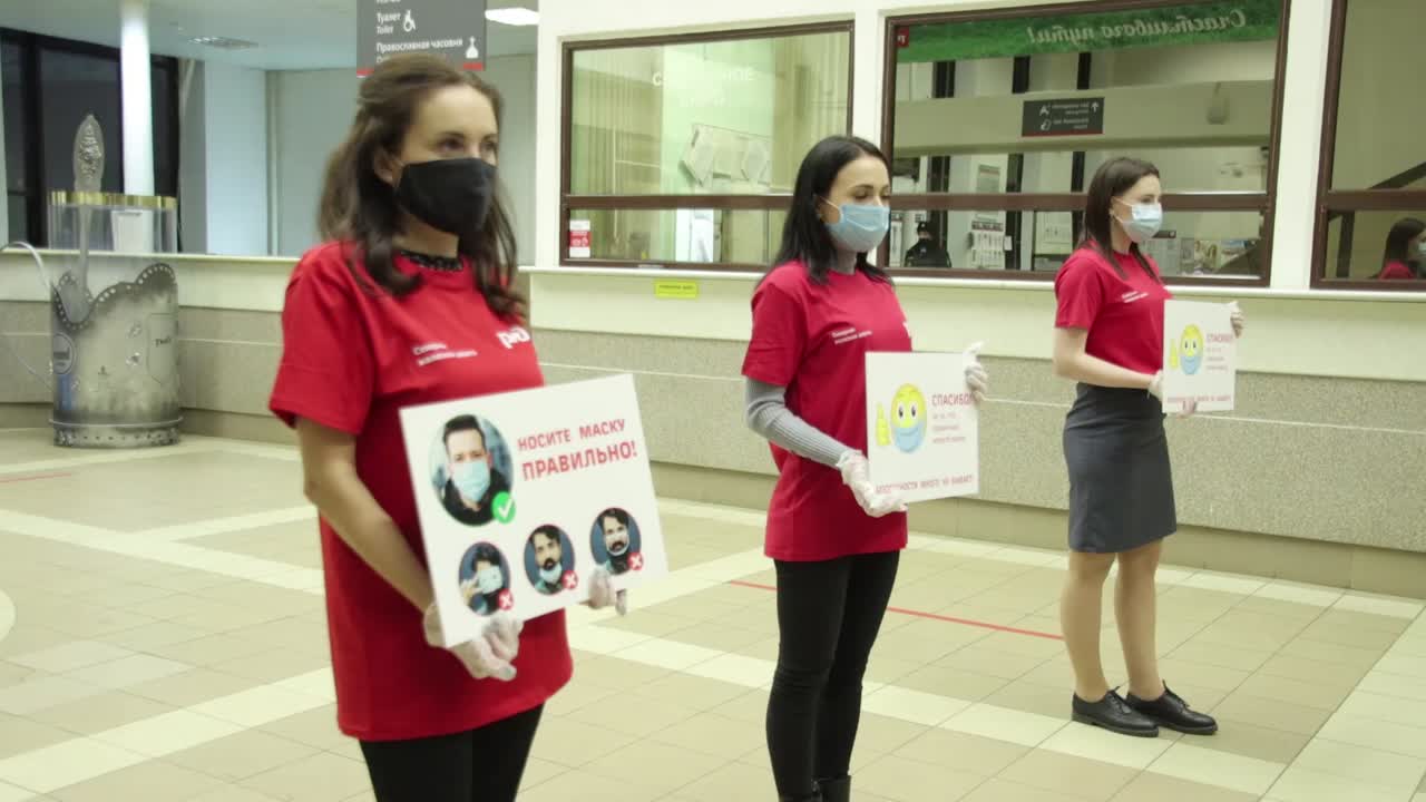 Носить маску призвали пассажиров Северной железной дороги участники флэшмоба