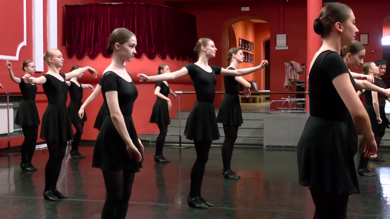 В губернской балетной школе прошла неделя международных мастер-классов