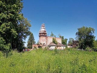 На колокольне храма в селе Андреевское Сусанского района установили  крест