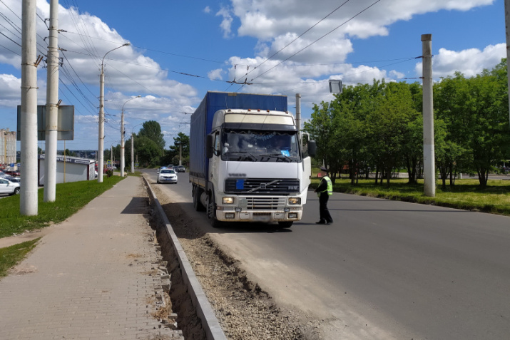 В Костромской области  в жару ограничат движение большегрузов