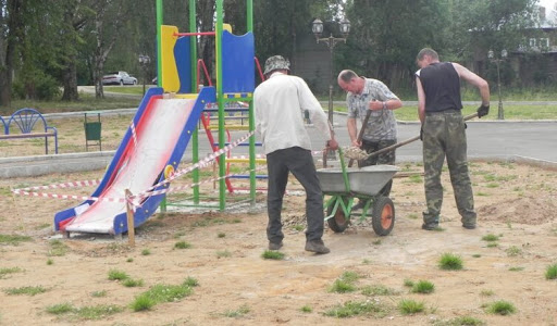В деревне Рай Вохомского района началось обустройство детской площадки