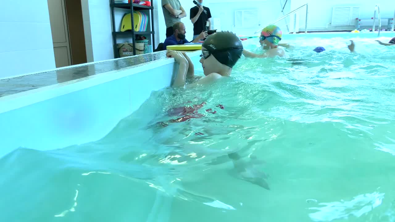 В Костроме начались занятия по обучению детей плаванию