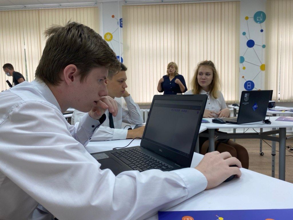 В двух школах Костромской области создаются центры цифрового образования