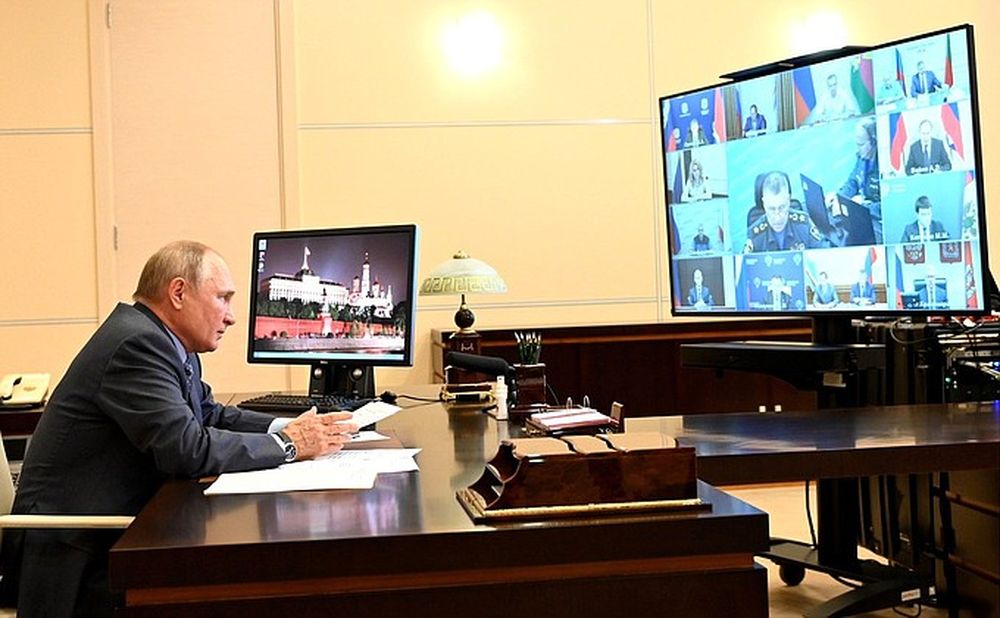 Владимир Путин в круглосуточном режиме контролирует ситуацию по подтоплениям и пожарам в Российской Федерации