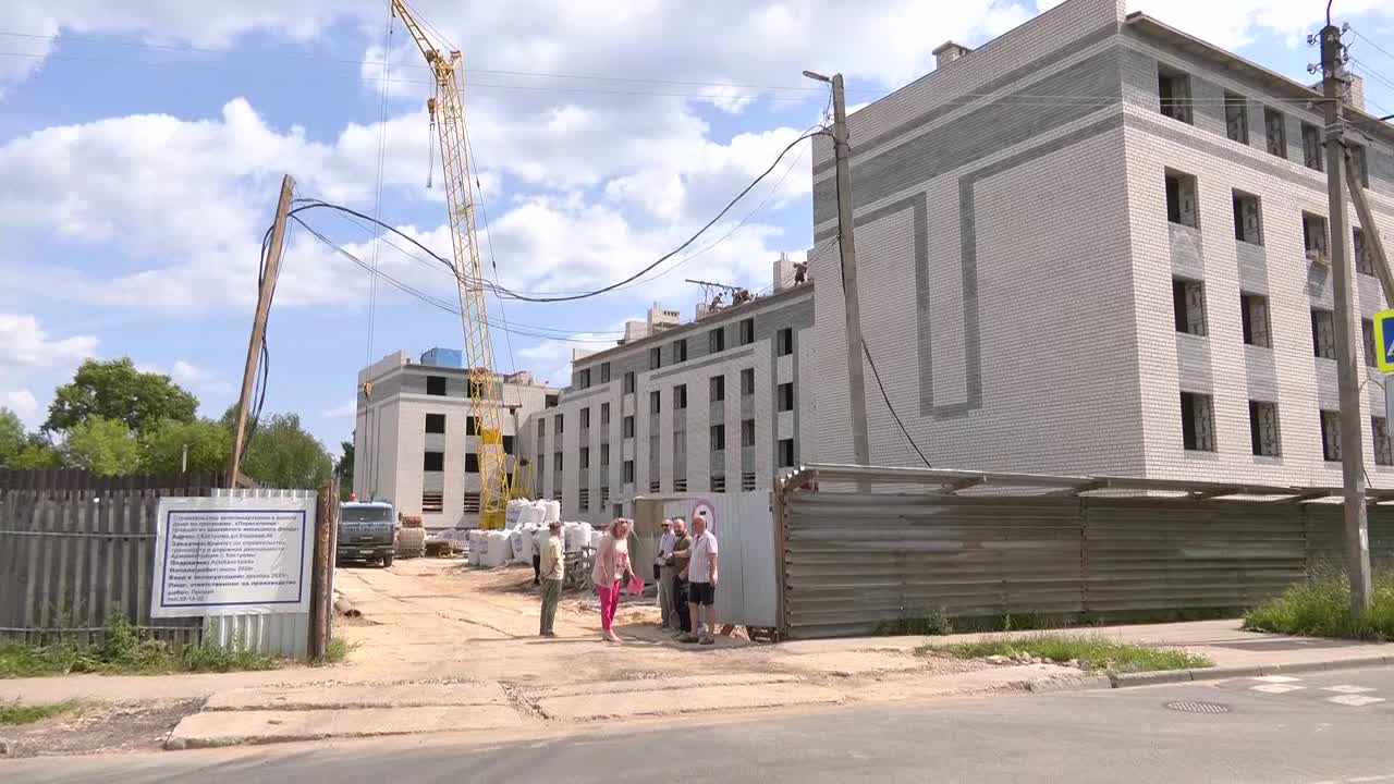 В Костроме продолжается строительство дома по программе переселения