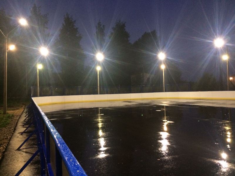 В посёлке Шувалово Костромского района построили хоккейный корт