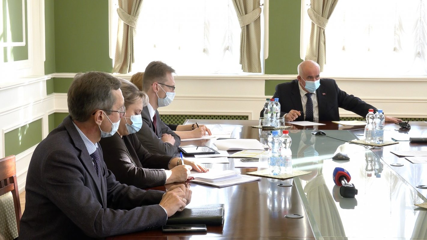 Губернатор Костромской области встретился с руководителями больниц, в которых созданы «красные зоны»