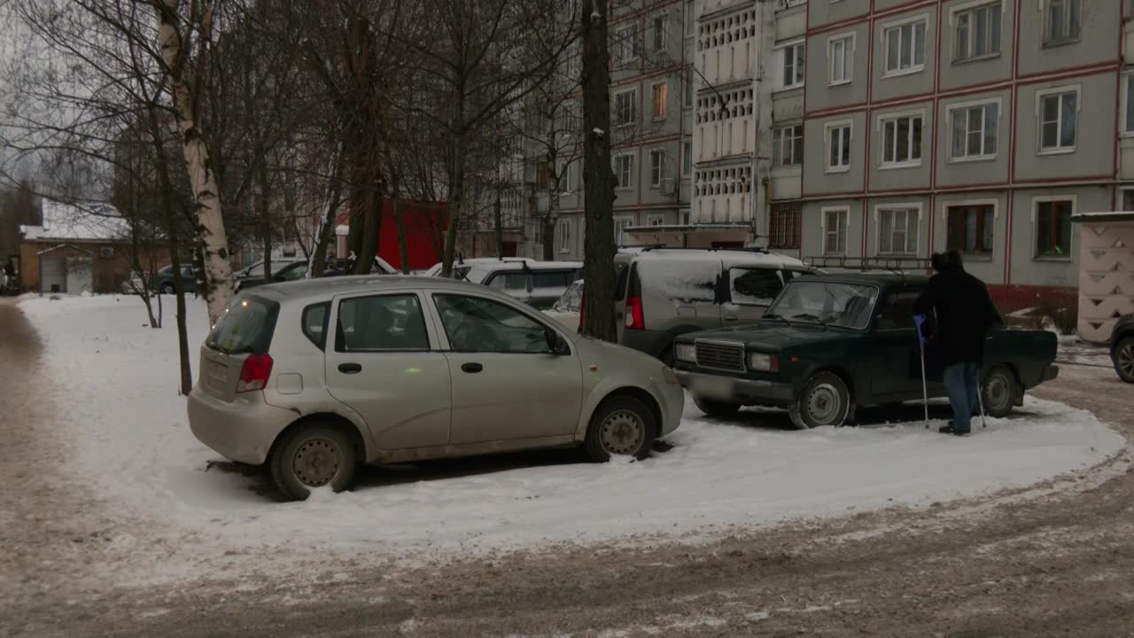 Штраф в 500 рублей выпишут  водителям, выбирающим газоны в качестве парковки