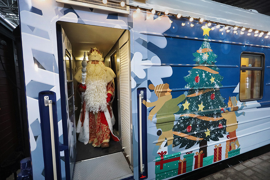 Сегодня в большое путешествие отправится сказочный поезд Деда Мороза