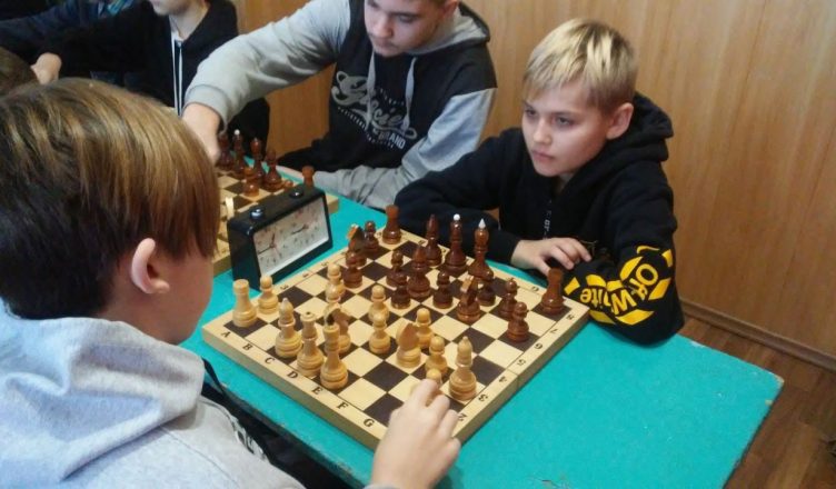 В Островском определили сильнейших юных шахматистов