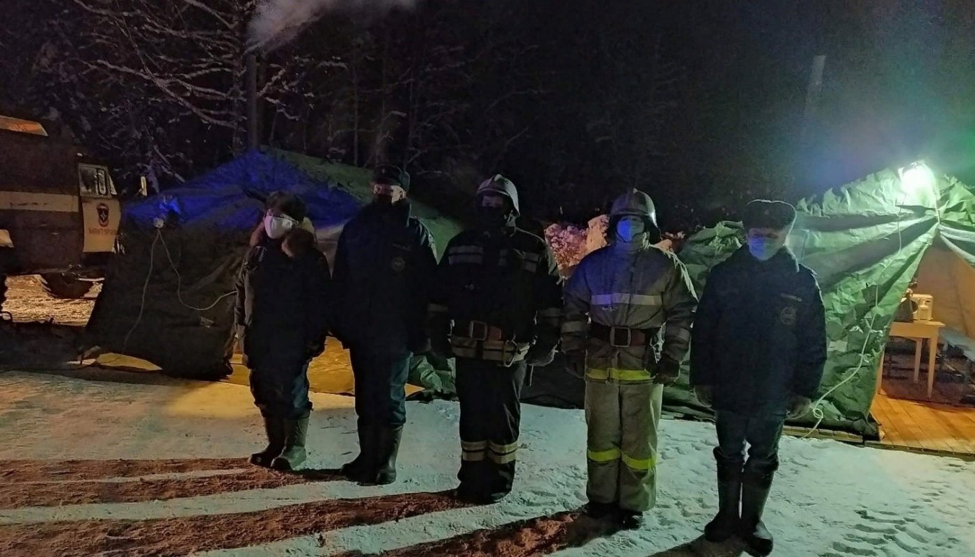 В Костромской области на трассе Р-243 спасатели развернули мобильный пункт  обогрева | 22.12.2021 | Кострома - БезФормата