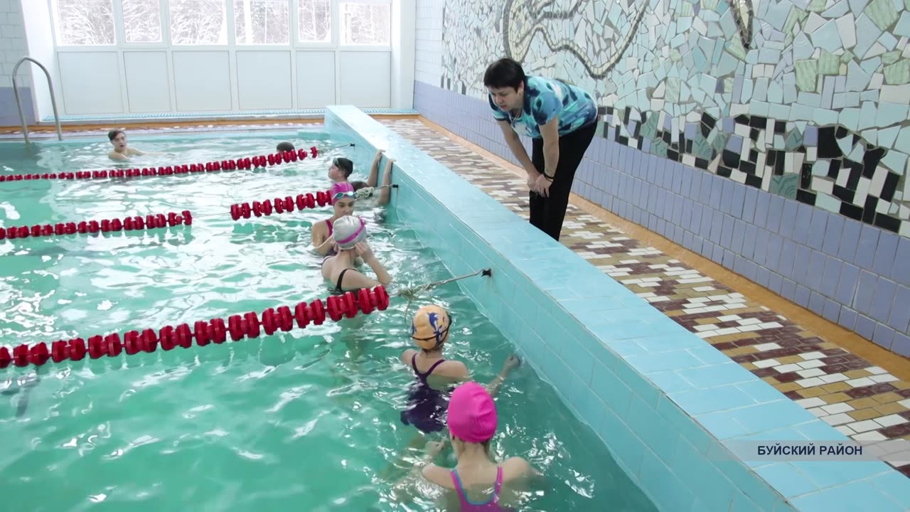 В Костромской области еще два района активно включились в программу бесплатных уроков плавания для всех школьников