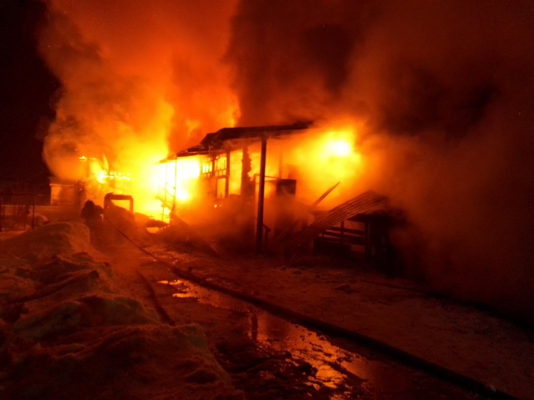 В Костромской области возбуждено уголовное дело по факту гибели семьи на пожаре