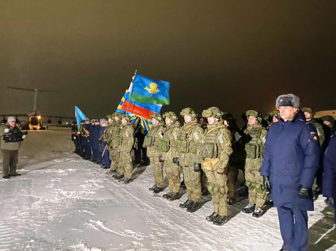 Губернатор Сергей Ситников встретил костромских десантников, вернувшихся из Казахстана