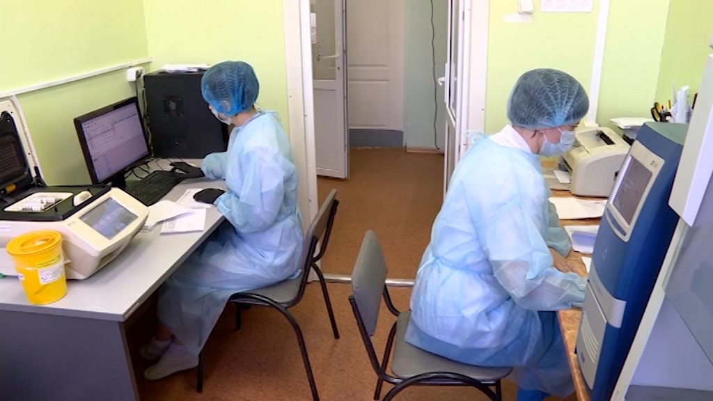 В стационарах Костромской области лечение от коронавируса проходят 355 человек