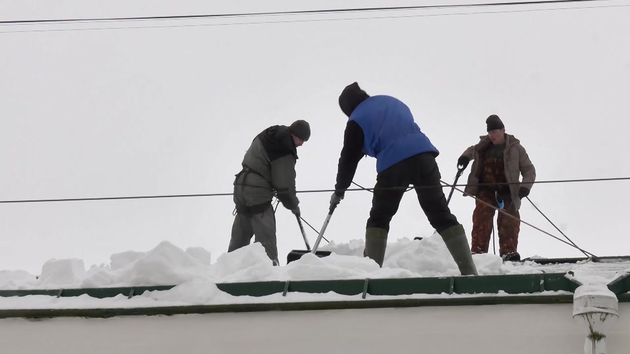 В Костроме  объявлена масштабная кампания по расчистке крыш от снега и наледи