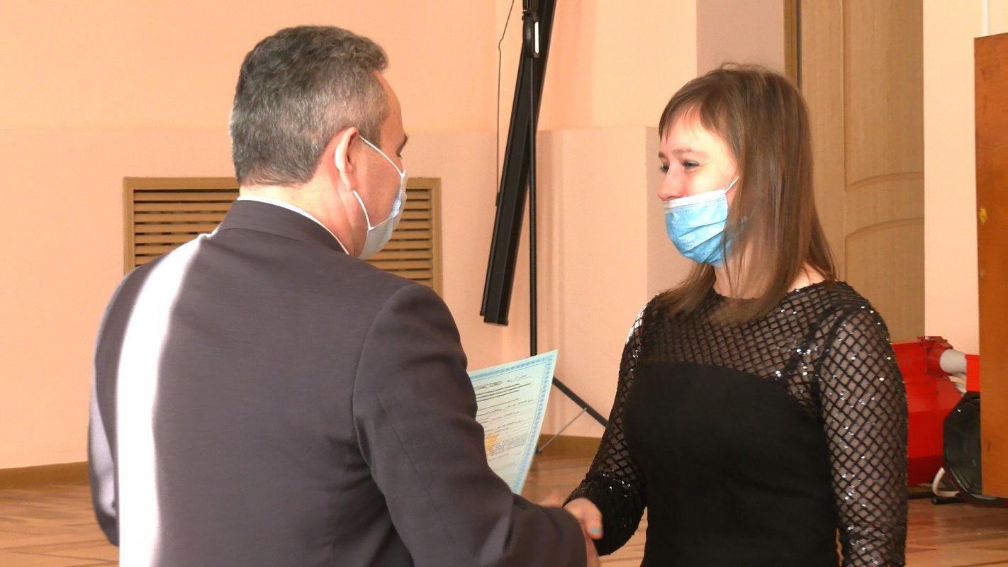 Костромским семьям вручили сертификаты на улучшение жилищных условий