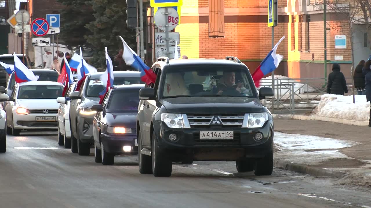 Сегодня по улицам Костромы прошел автопробег «Zа мир»