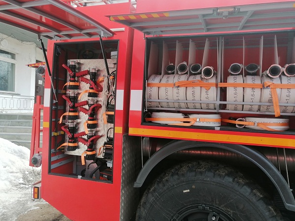 На вооружение макарьевских и вохомских пожарных поступили новые спецмашины