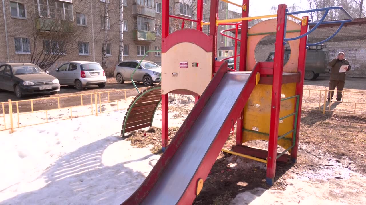 В Костроме началась проверка детских площадок