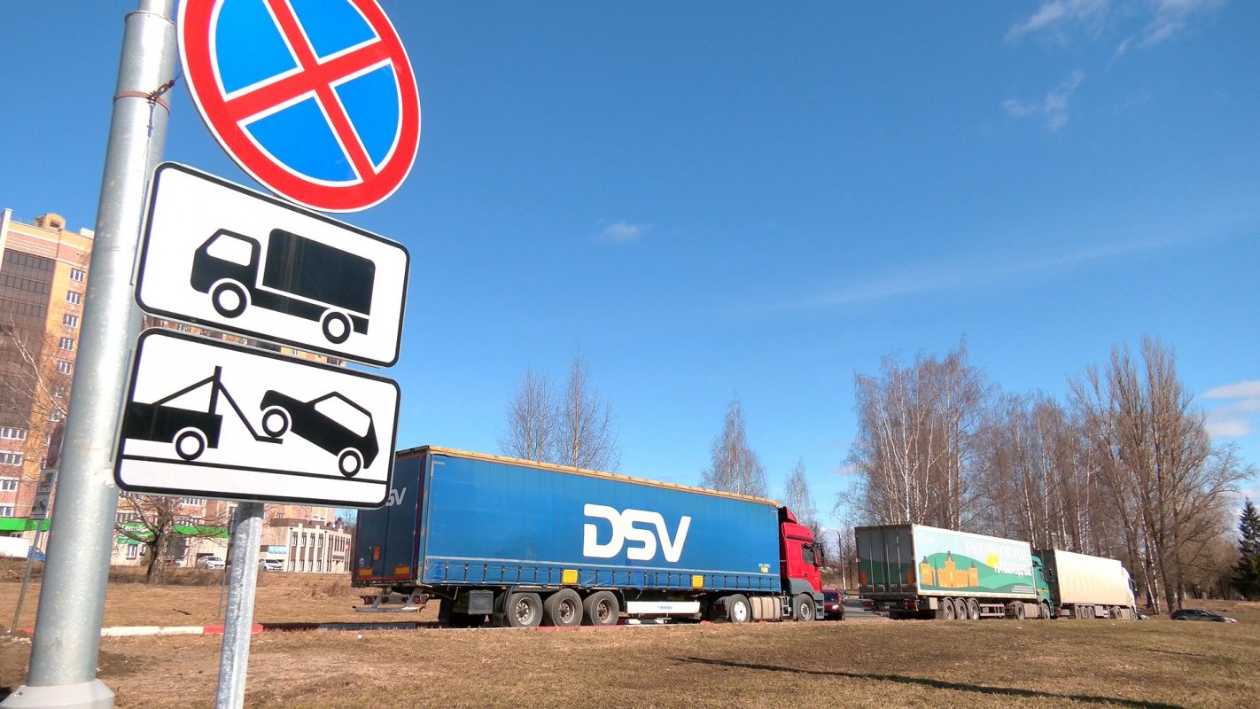 Водители большегрузов при проезде по Костроме игнорируют запрещающие знаки