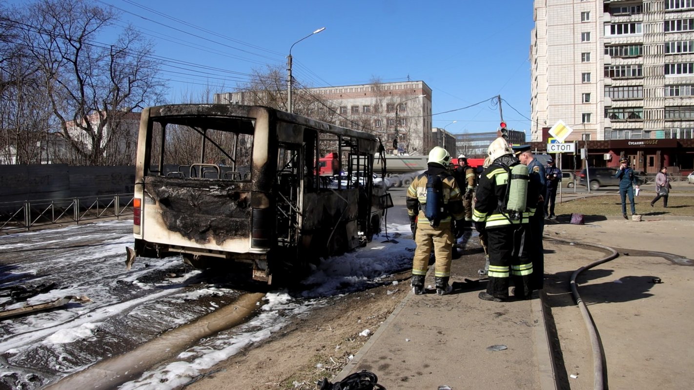 Сегодня в Костроме в утренний час пик прямо на ходу загорелся пассажирский автобус
