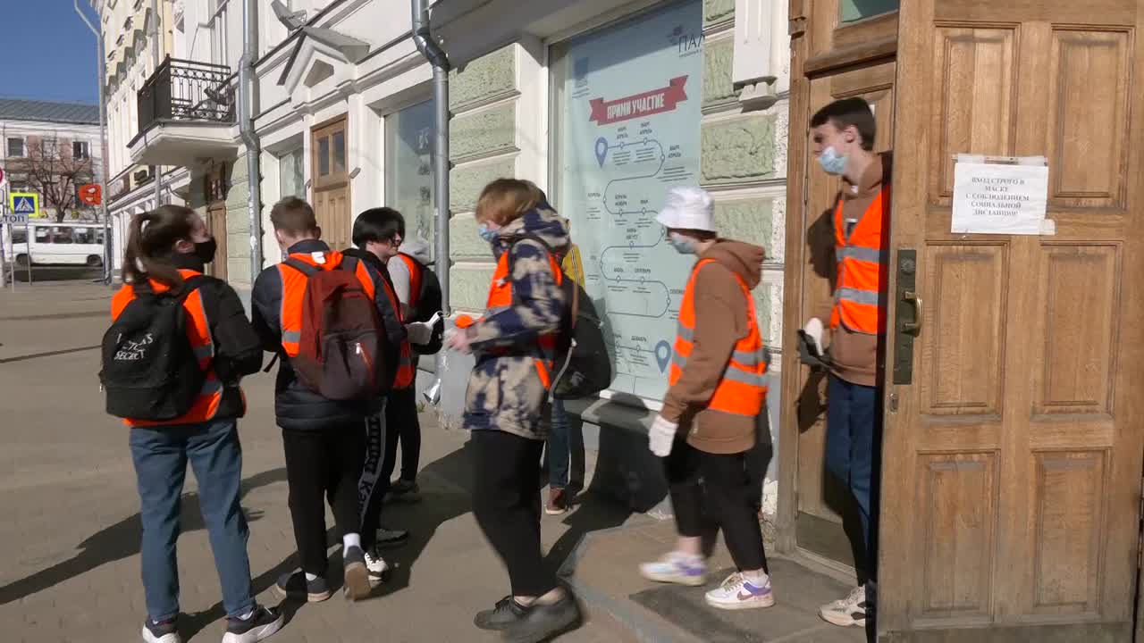 В Костроме к работе приступили первые экологические отряды