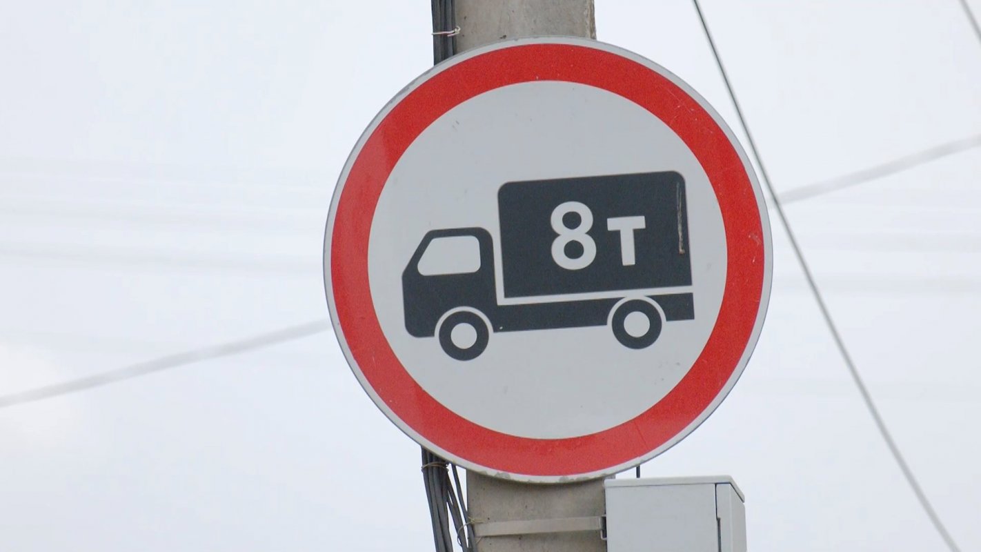 Парковку большегрузов запретят на законодательном уровне