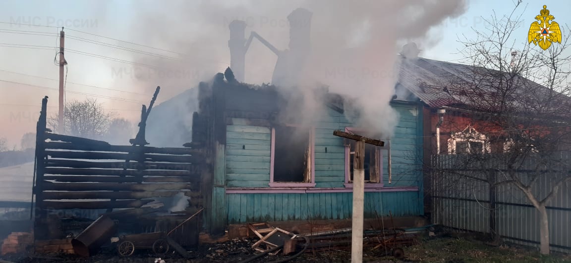 В поселке Островское Костромской области в огне погибли три человека