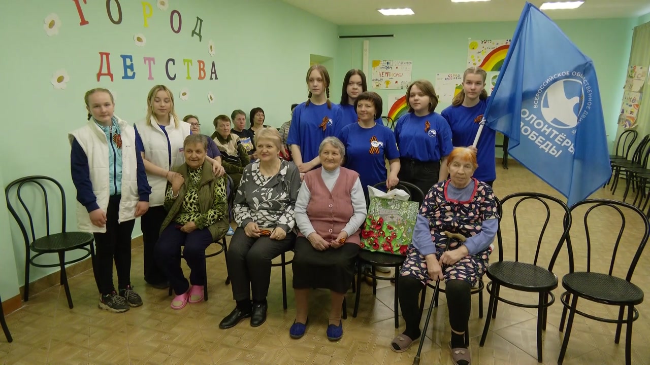Волонтеры Нерехты поздравили с Днем Победы жительницу Мариуполя