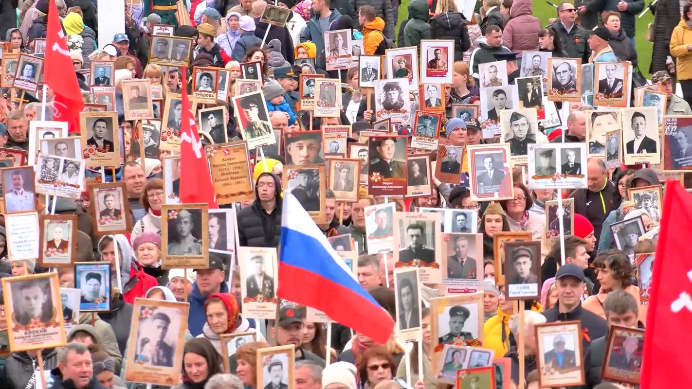Самым массовым и зрелищным событием Дня Победы в Костроме стало шествие «Бессмертного полка»