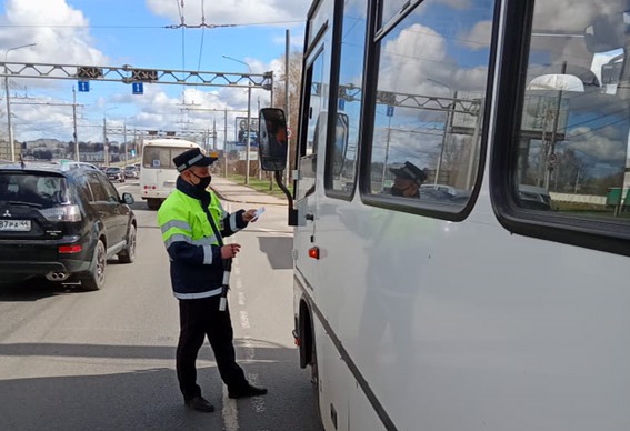 Костромские госавтоинспекторы проверили безопасность перевозок пассажиров и грузов
