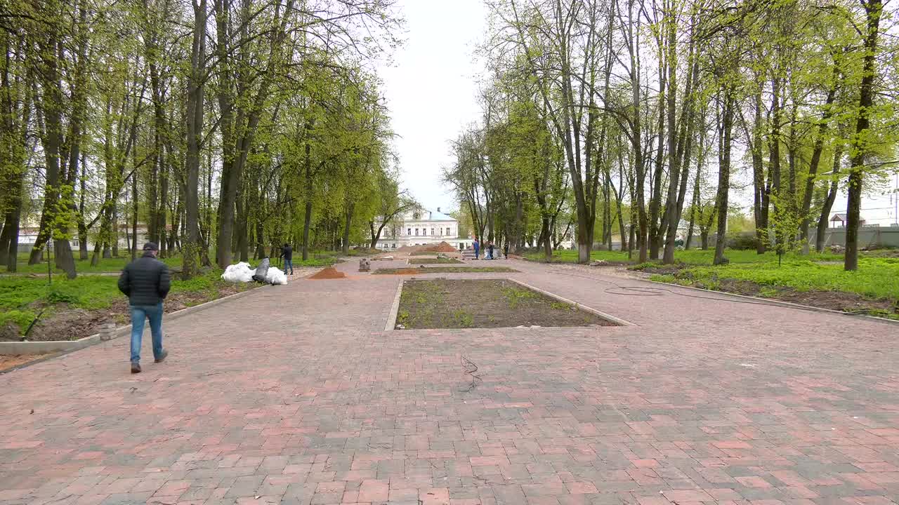 В парке Центральный в Костроме возобновили благоустройство территории