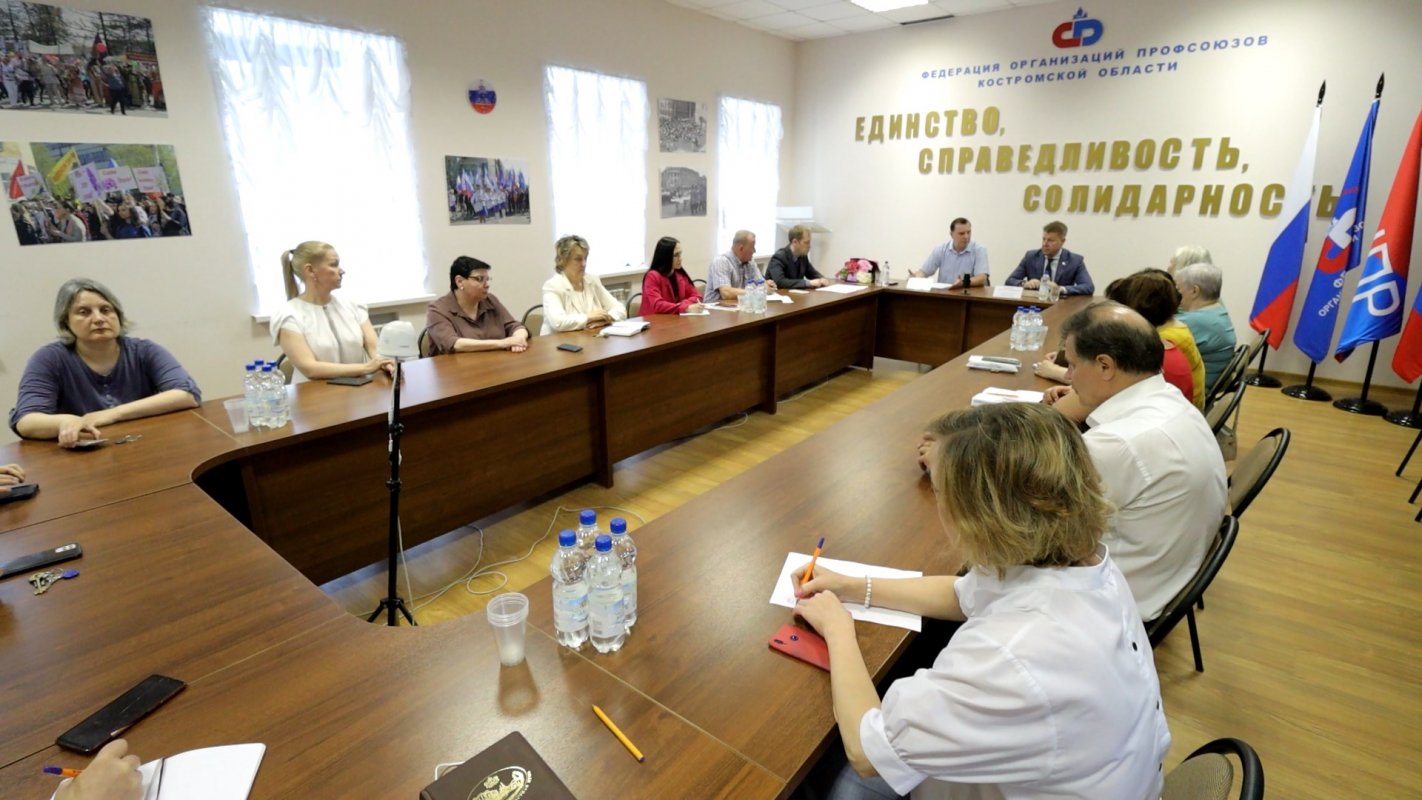 Депутат ГосДумы Алексей Ситников обсудил насущные проблемы региона с  профсоюзными лидерами  Костромской области