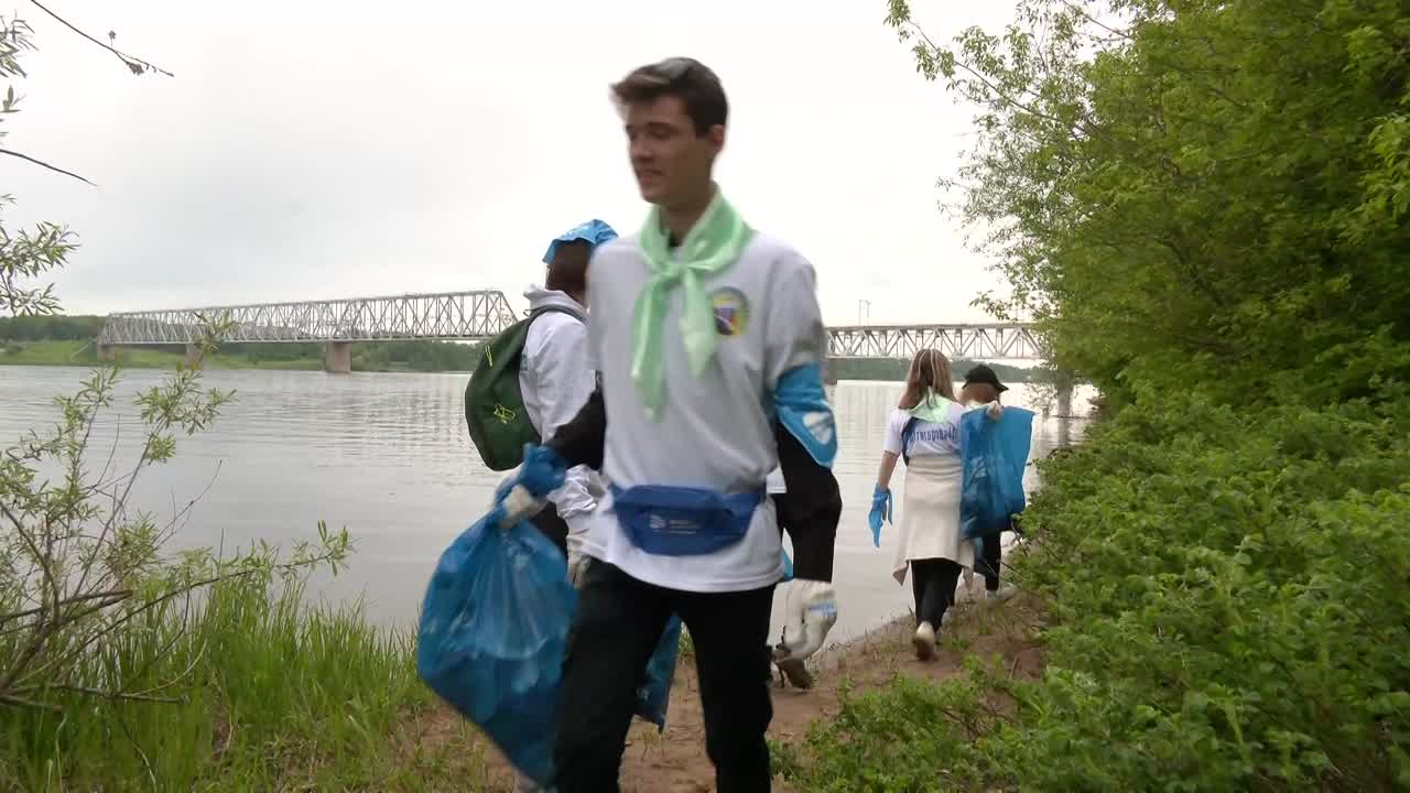 Волонтеры провели в Костроме Экологический субботник