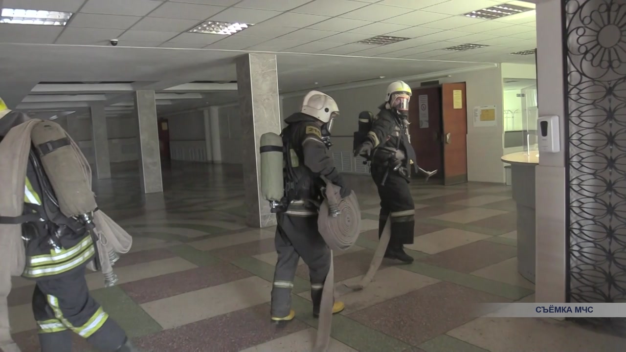 Спасатели в Костроме тушили условный пожар в КВЦ «Губернский»