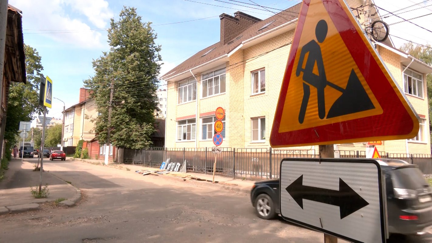 В рамках губернаторской программы «Местные инициативы» в Костроме ремонтируют дороги