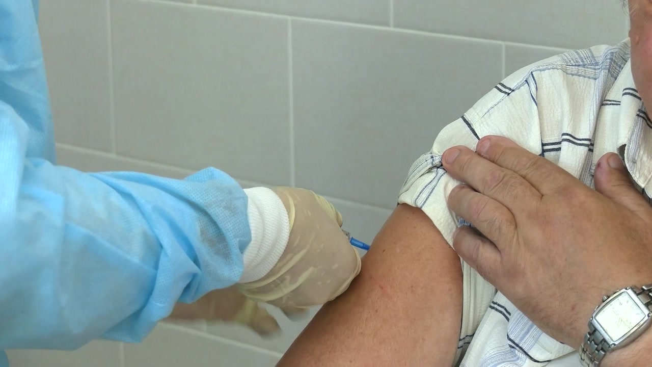 Медики настаивают: вакцинация защитит от осложнений