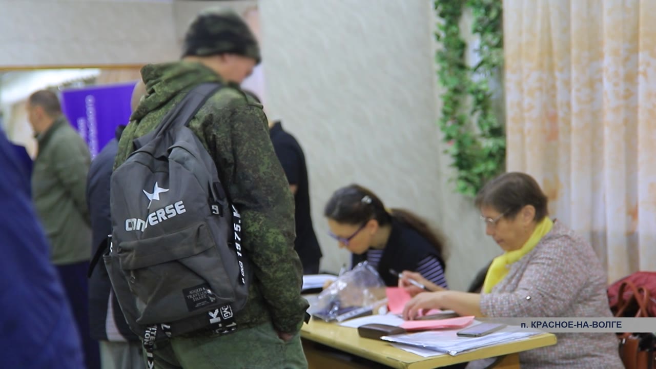 Сегодня 20 резервистов Красносельского района отправились в академию РХБЗ для прохождения военной подготовки.